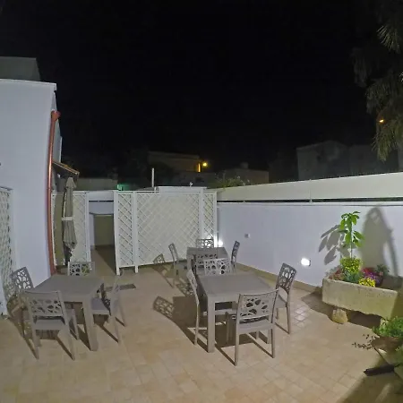 A Casa Tu Zi Melu Bed & Breakfast *